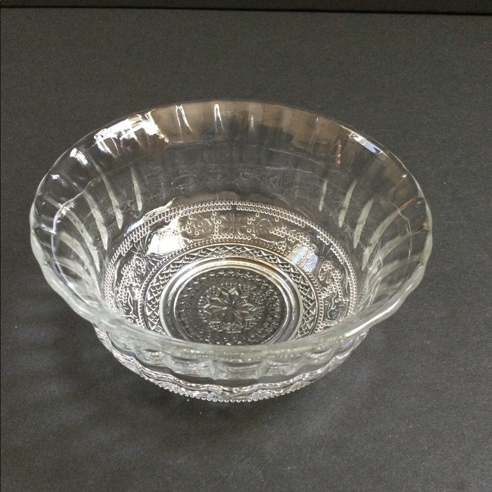 VTG Glass Round Dish Snowflake Design 4 1/2”